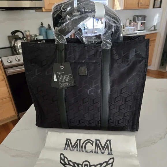 NWT MCM Klassik Tote in Cubic Jacquard Nylon - Picture 4 of 10